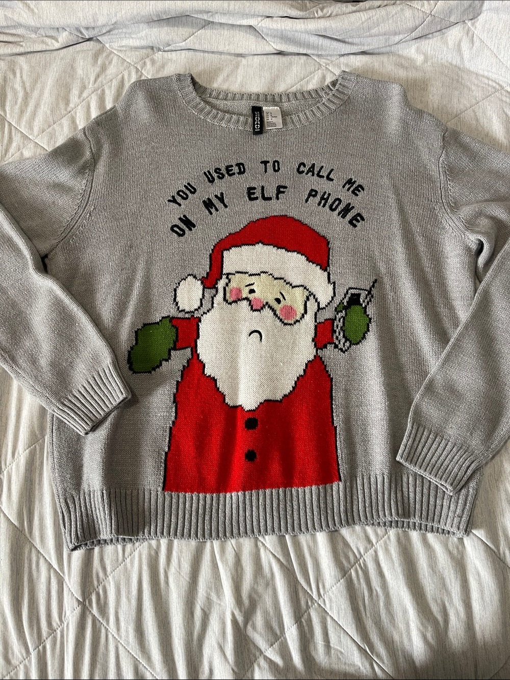🎄 H&M Santa Christmas Sweater – Gray Knit Pullover 🎅